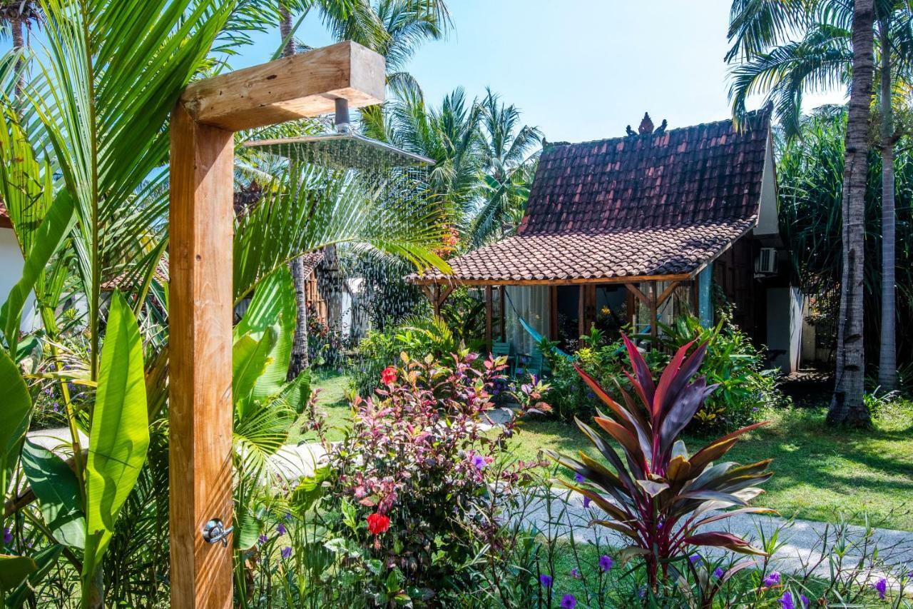 Coconut Garden Resort Гили Траванган Экстерьер фото